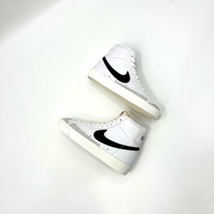 Nike Blazers Mid 77 ‘Vintage White/Black’ Sneakers Woman’s Size 6